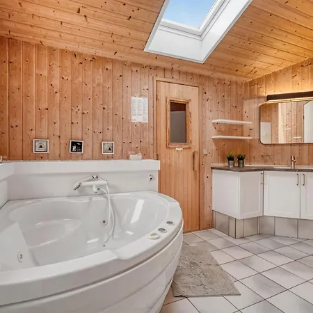 Heggi - 900m From The Sea By Interhome Feriehus
