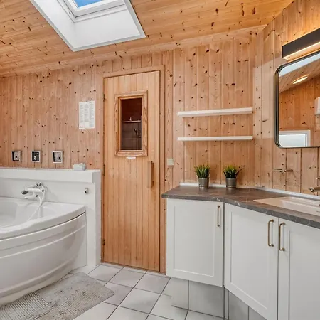 Heggi - 900m From The Sea By Interhome *