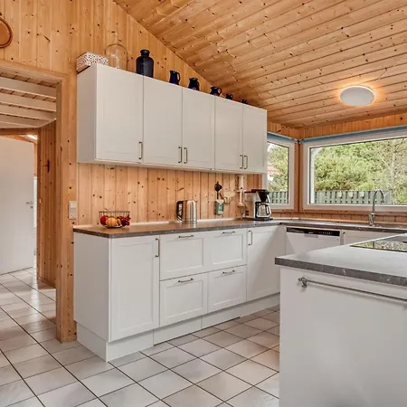 Heggi - 900m From The Sea By Interhome Feriehus